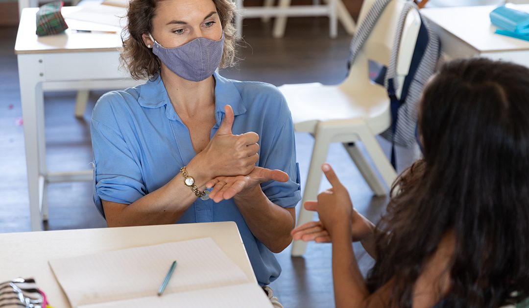 Lengua de señas: Un componente necesario en los medios de comunicación